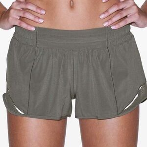 Lululemon Hotty Hot Short II *2.5"
Grey Sage